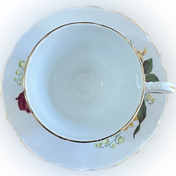 🎈2/$30 - REGENCY Bone China TEACUP & SAUCER. Roses & Lily of the Valley. - Picture 4 of 8